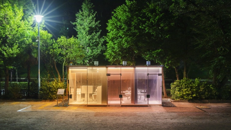 Baños públicos transparentes en japón.jpg