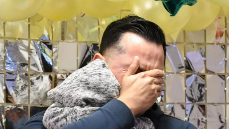 primer papá soltero en adoptar en México