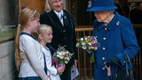 reina isabel ii baston