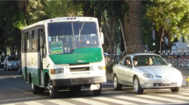 Microbuses y combis exigen aumento de tarifas