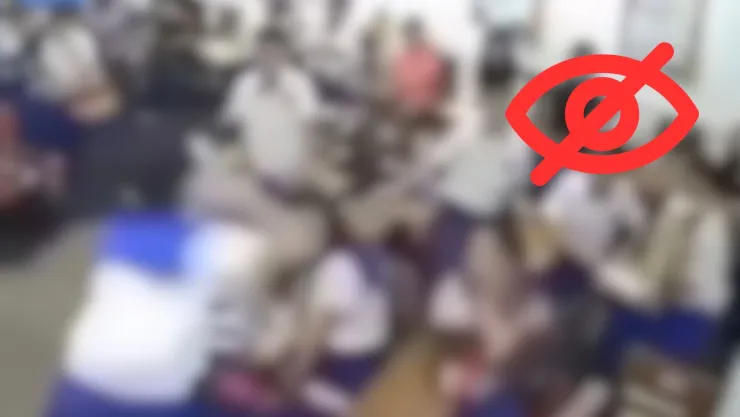 Caos en salón de clases: menor entra con cuchillo y ataca a varios alumnos sin provocación