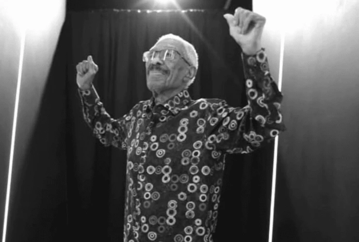 Muere cantante tras ser hospitalizado de emergencia por una neumonía.png