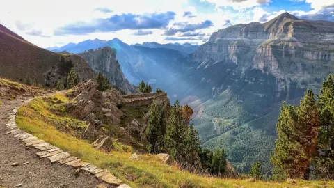 /viajes/donde-esta-mirador-cristal-2600-metros-altura-te-mueves-nubes-pb-notas