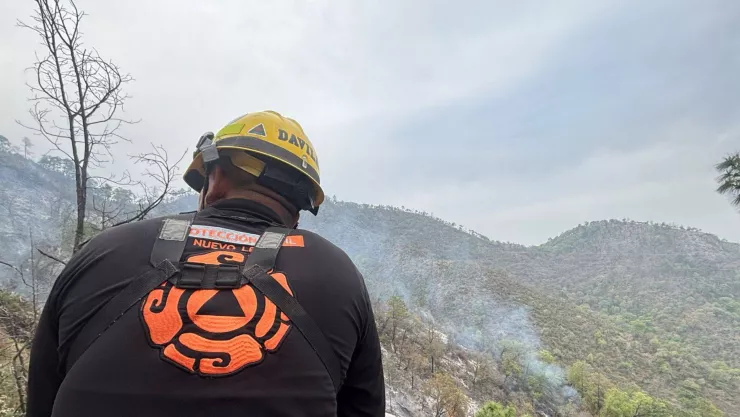 Mueren doce personas tras caer de una camioneta a un barranco en la carretera a Cola de Caballo en Nuevo León