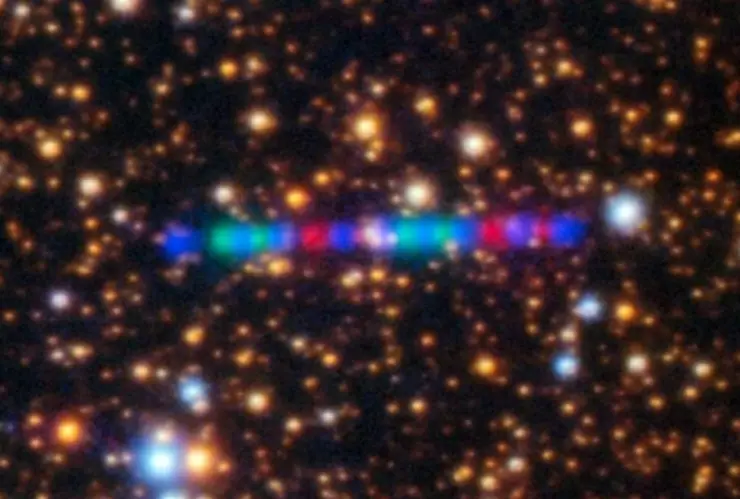 El cometa interestelar 3I/ATLAS expulsa un gigantesco chorro de gas y polvo hacia el Sol