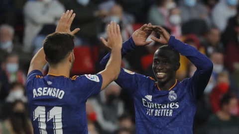 Real Madrid festeja gol ante Granada