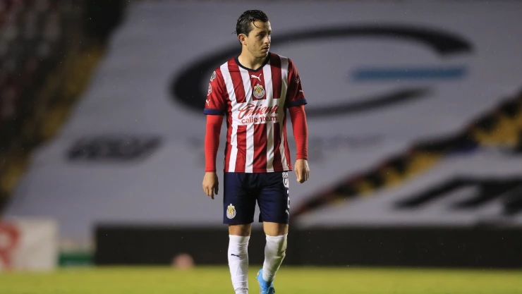 VIDEO: ¡Emotivo! Niña llora al recibir un regalo de Alan Mozo tras el Clásico Nacional