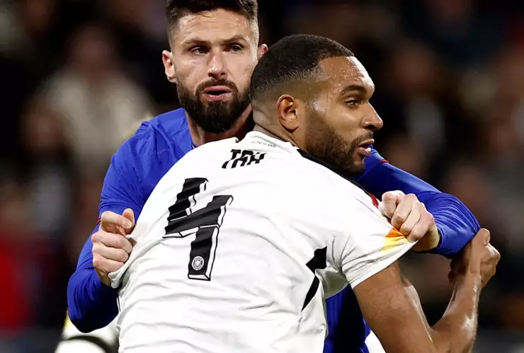 Jonathan Tah con Alemania