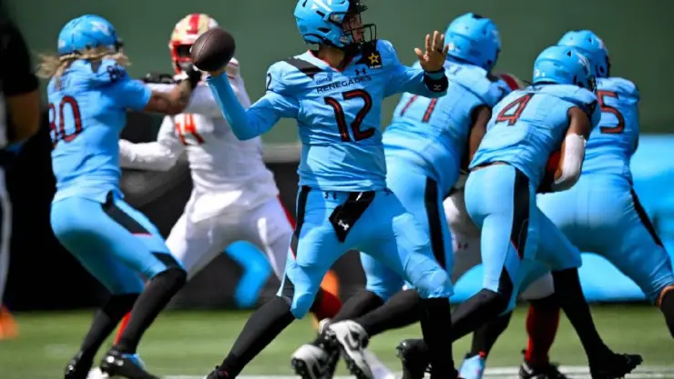 Luis Pérez Los Angles Chargers NFL.jpg