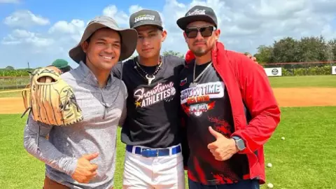 Pitcher Edwyn Hernández, de Bravos de León, firma con los Padres de San Diego
