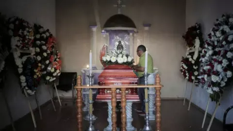 Renuncian aspirantes a cargos en Michoacán asesinato precandidatos