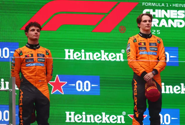 Oscar Piastri y McLaren dominan el GP de China.