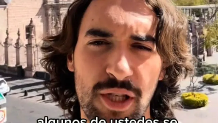 Turista extranjero visita Aguascalientes y se queja por no tener agua caliente (VIDEO)