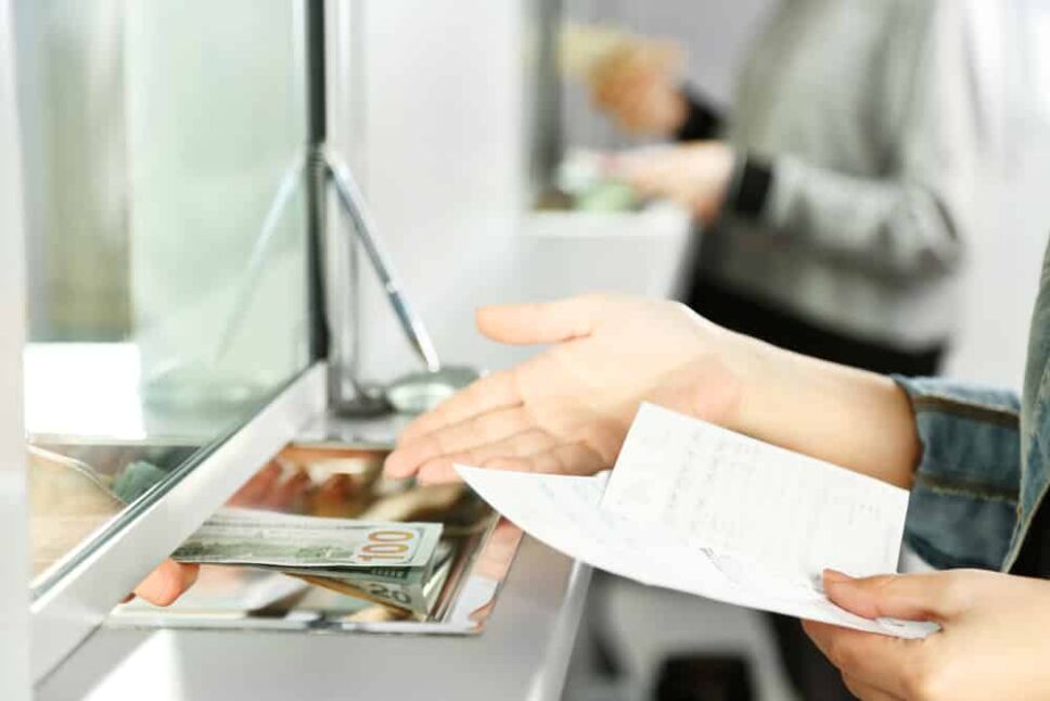 Le depositan 12 millones de pesos por error y los devuelve