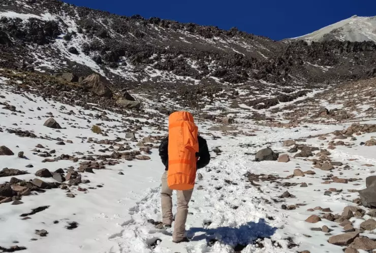 Muere alpinista que fue rescatada tras escalar el Pico de Orizaba; hay dos desaparecidos