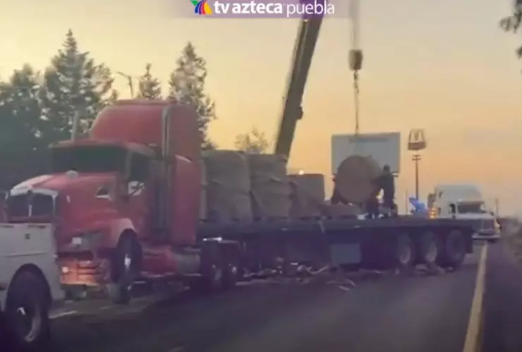 volcadura tráiler autopista méxico-puebla hoy