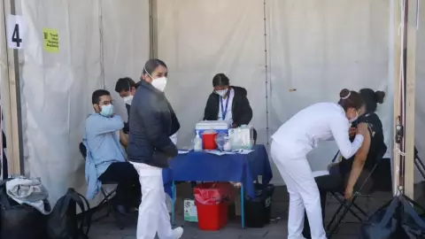 Anuncian segunda dosis para jóvenes de 15 a 17 años en Edomex