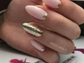19 ideas de uñas rosas con brillos cortas y largas