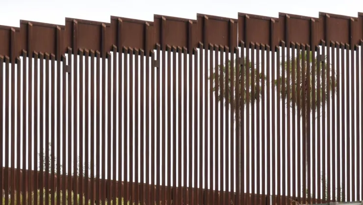 Migrante cae a una alcantarilla en Tijuana hoy martes 12 de noviembre de 2024