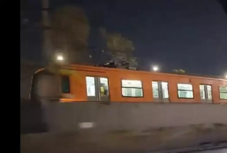 Pareja tiene relaciones en vagón del Metro