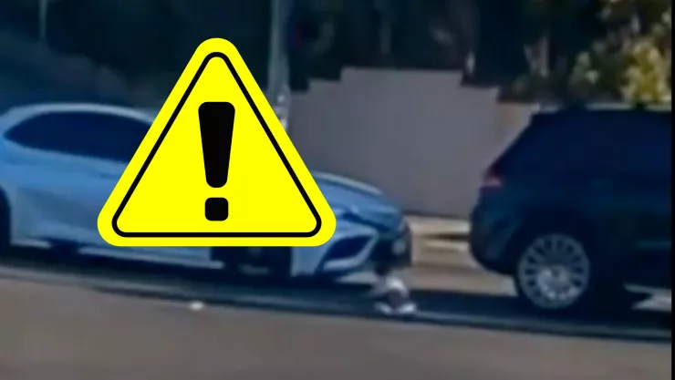 Así fue el momento en que un bebé salió volando de un auto; madre arrestada por incidente en Fullerton