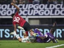 Hirving Lozano sufre escalofriante lesión