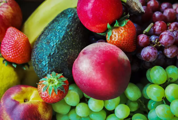 ¿Qué frutas retrasan la aparición de canas?