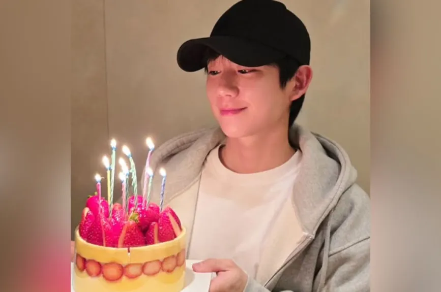 Jung Hae In, nacido el 1 de abril de 1988 en Seúl, Corea del Sur, es un actor reconocido por su versatilidad y profundidad interpretativa en el ámbito de los K-dramas.
Crédito: @holyhaein