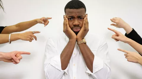 ¿Cómo reconocer a una persona con baja autoestima? ¡Toma nota!