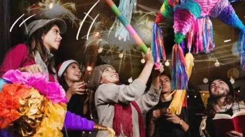 Conoce el significado de las posadas y de las piñatas
