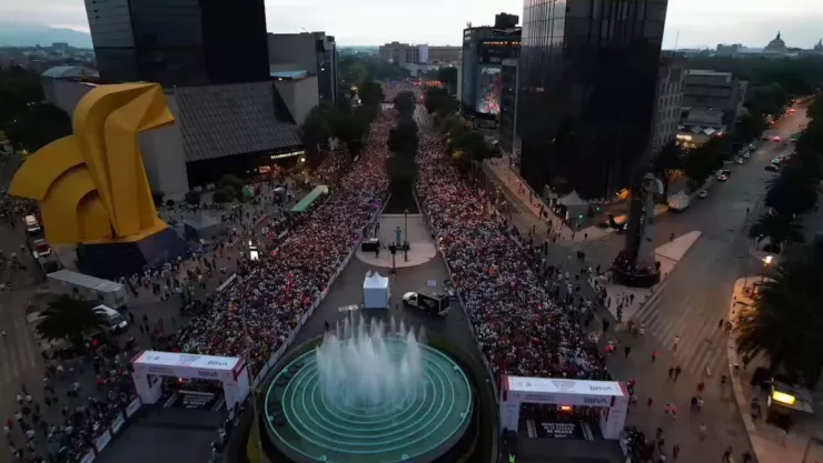 personas en el medio maratón cdmx 2025