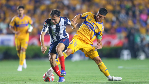 Iker Fimbres durante el Clásico Regio del Clausura 2026