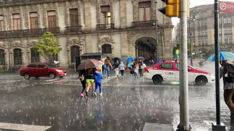 Lluvia en CDMX provoca afectaciones en el AICM