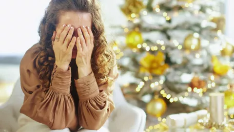 Cómo evitar mandar un mensaje a tu ex en Año Nuevo y cuidar tu calma emocional sin caer en impulsos ni arrepentimientos.