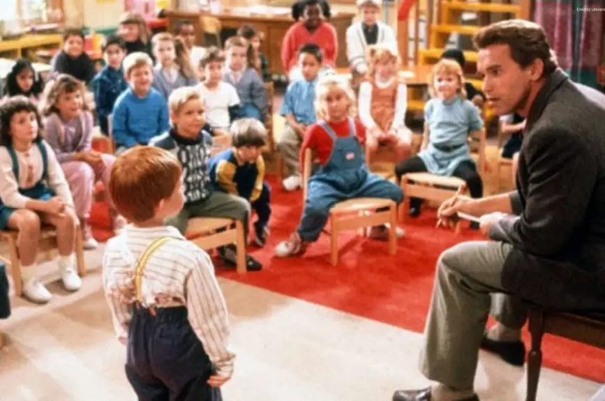 Arnold-Schwarzenegger-detective-en-el-kinder