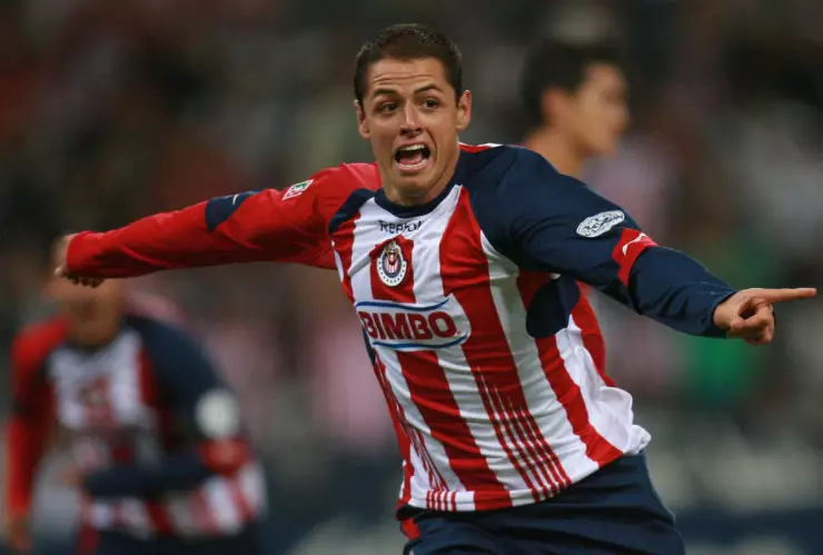 ‘Chicharito’ celebrando un gol con Chivas