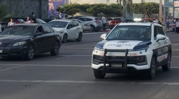 Las autoridades federales, estatales y municipales mantienen un operativo para rescatar a las personas secuestradas en Culiacán.