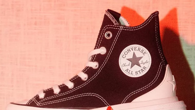 tenis converse negro con suela blanca