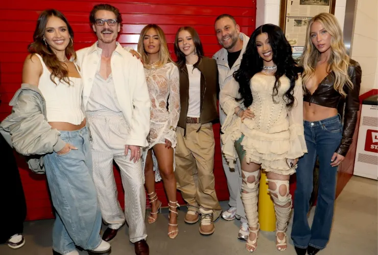 Invitados a la casita de Bad Bunny SUper Bowl 2026: Pedro Pascal, Karol G, Young Miko, Jessica Alba, Cardi B