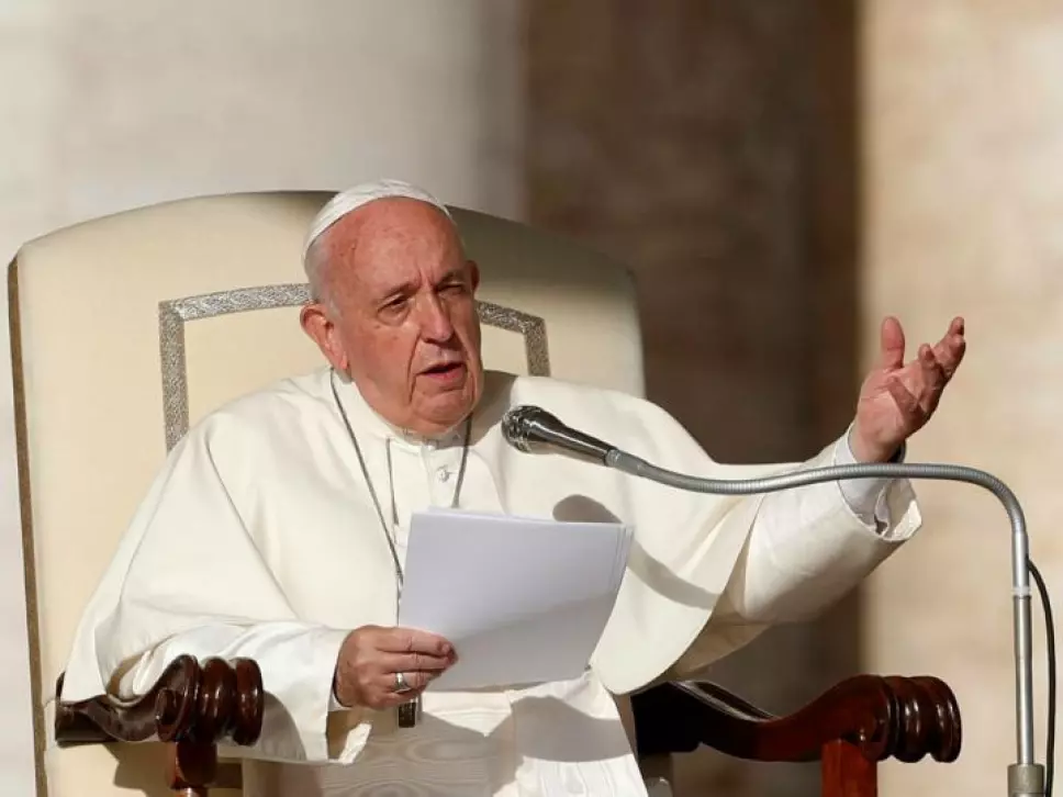 El papa Francisco ofrece su oración