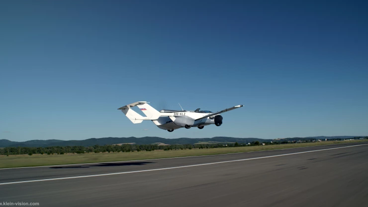 Auto volador, realidad, video.jpg