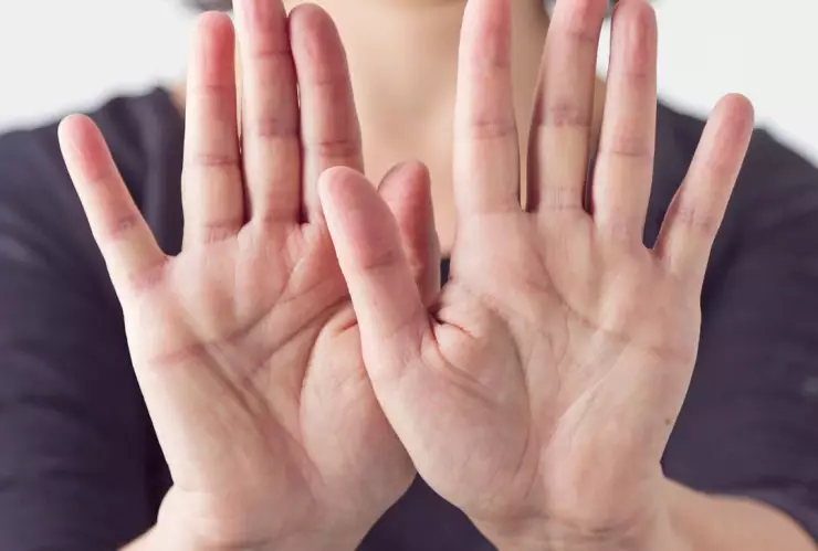 Mujer insulta colombianos