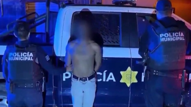 Mujer desarma a ladrones en Querétaro y hiere a uno tras intento de asalto; delincuentes huyen en caballo