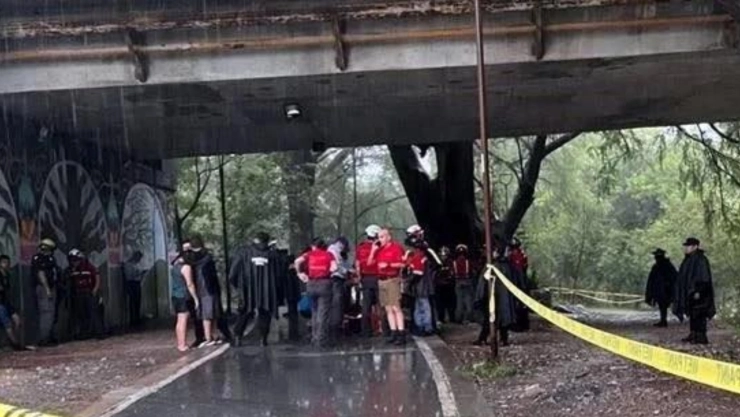 Un menor de 16 años murió ahogado en el río La Silla en Monterrey, al intentar rescatar su balón.