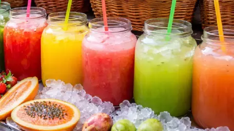 El error al comprar jugos de fruta que puede afectar tu salud