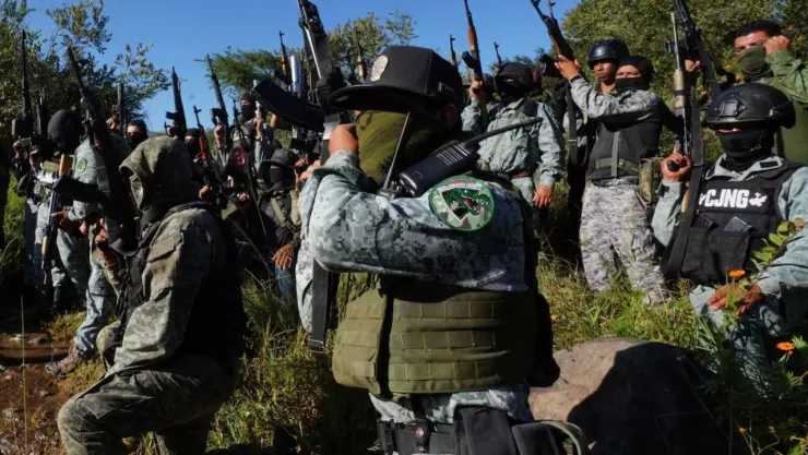 Alcalde de Uruapan muestra video del campo de adiestramiento del narco