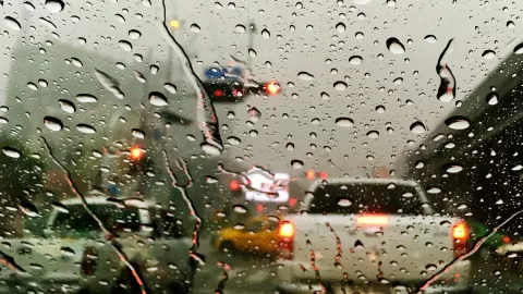 Carretera con lluvia