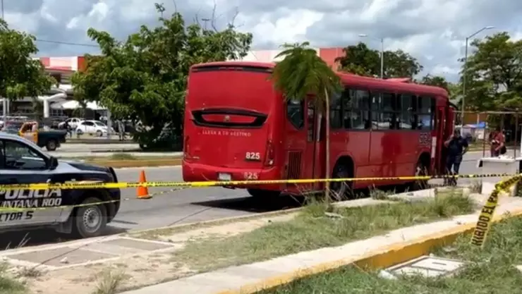 Falleció bombero en un autobús de transporte público en Cancún_ HOY 16 de septiembre.jpg