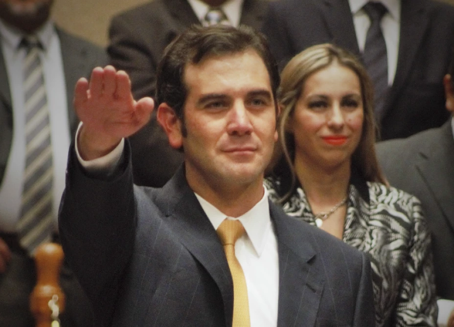 MÉXICO, DF., 04ABRIL2014.- Lorenzo Córdova, consejero electoral del ahora extinto Instituto Federal Electoral (IFE) tomó protesta para asumir el cargo de presidente electoral del nuevo Instituto Nacional Electoral (INE). Posteriormente durante la Sesión de instalación exigió protesta a los nuevos consejeros electorales, Pamela San Martín, José Ruiz Saldívar, Ciro Murayama, Adriana Favela, Enrique Andrade González, Beatriz Galindo, y los anteriores consejeros del IFE, Marco Antonio Baños y Benito Nacif; Arturo Sánchez y Javier Santiago Castillo.
FOTO: MARÍA JOSÉ MARTÍNEZ /CUARTOSCURO.COM