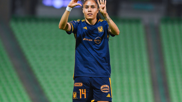 Jackie Ovalle festeja gol con Tigres Femenil